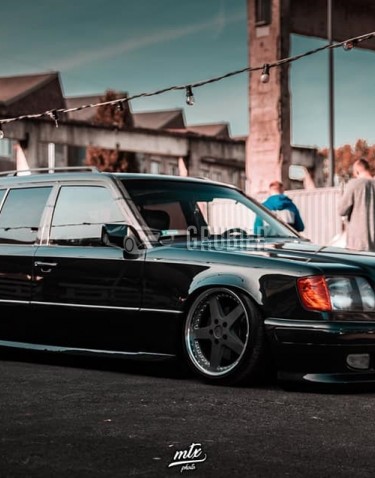 - SIDE SKIRTS - Mercedes E (S124) - WALD Look